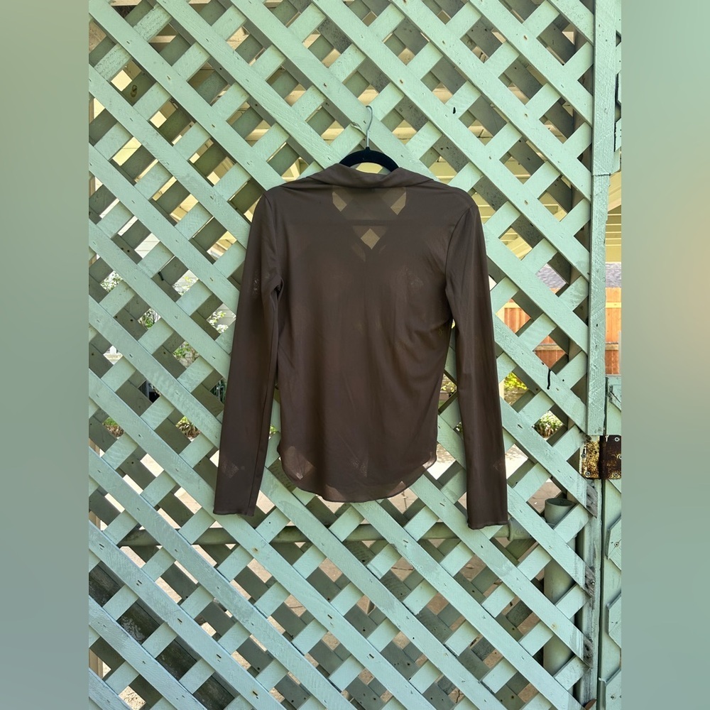❤️Aritzia Wilfred sheer button down top - Picture 3 of 4